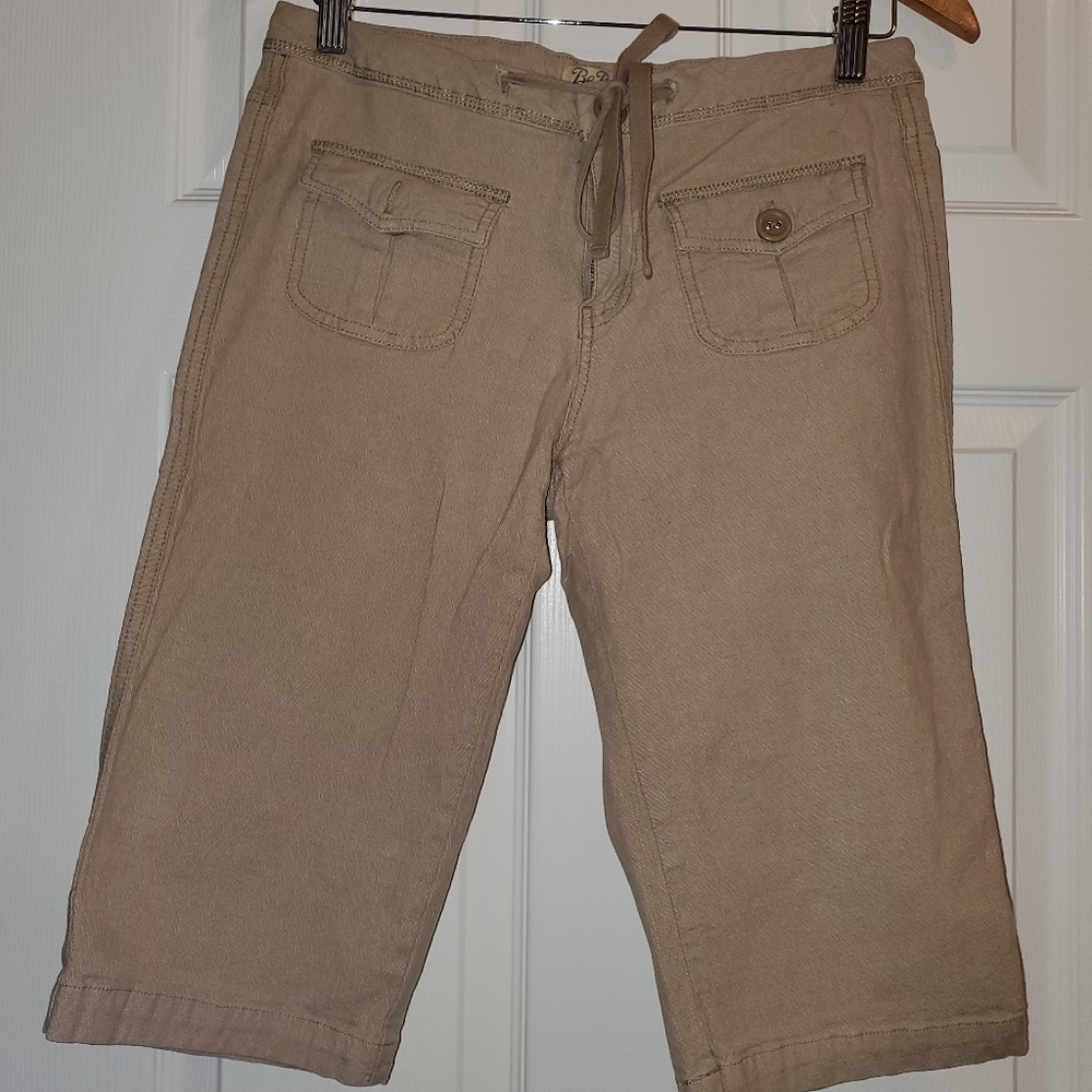 Cream capris